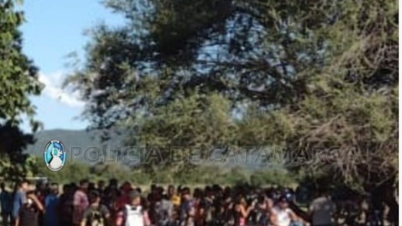 Policías desalojaron un campeonato de fútbol con 350 personas