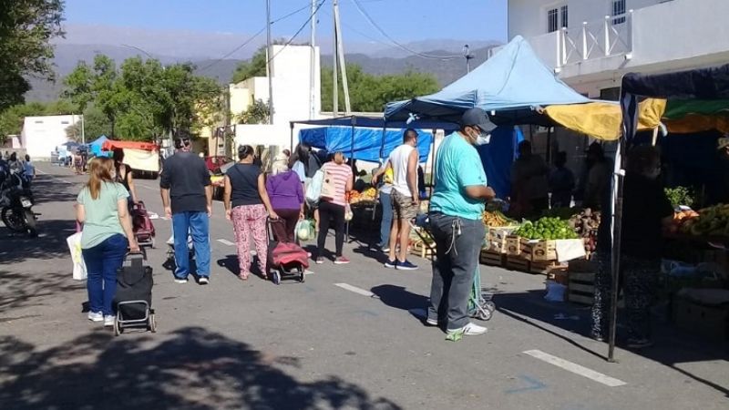 Retorna la tradicional feria en la plaza de Choya