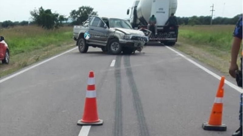 Un camión y una camioneta chocaron en la Ruta Nacional N°64