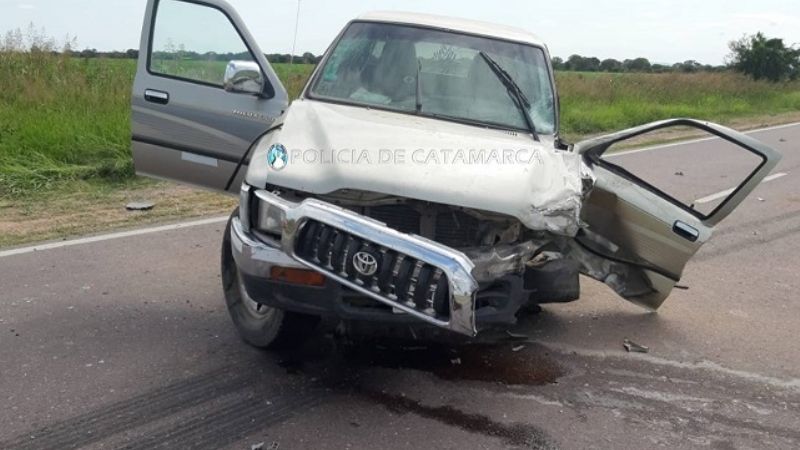 Un camión y una camioneta chocaron en la Ruta Nacional N°64