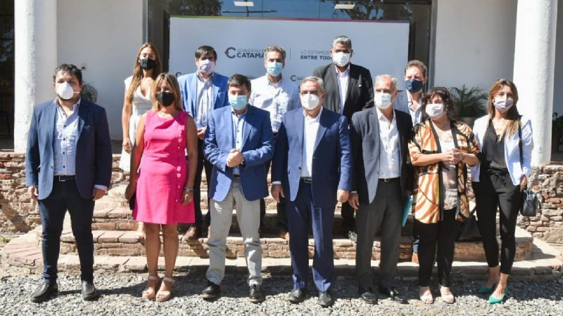 Arroyo y Jalil anunciaron un 50% más en las tarjetas Alimentar