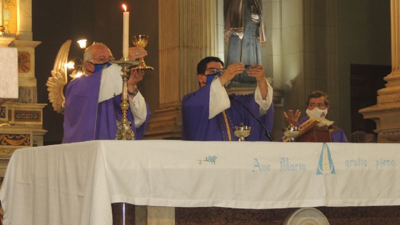 Volvió la transmisión de la Misa a través de las redes sociales