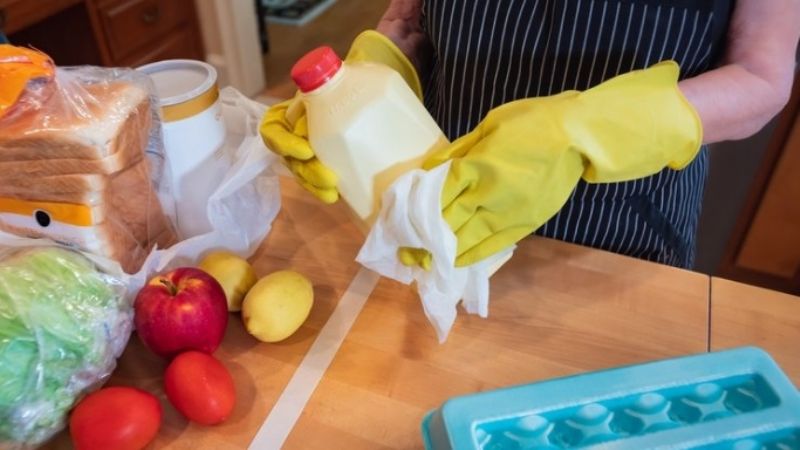 El COVID-19 no se transmite por alimentos ni sus envases, concluyó la FDA