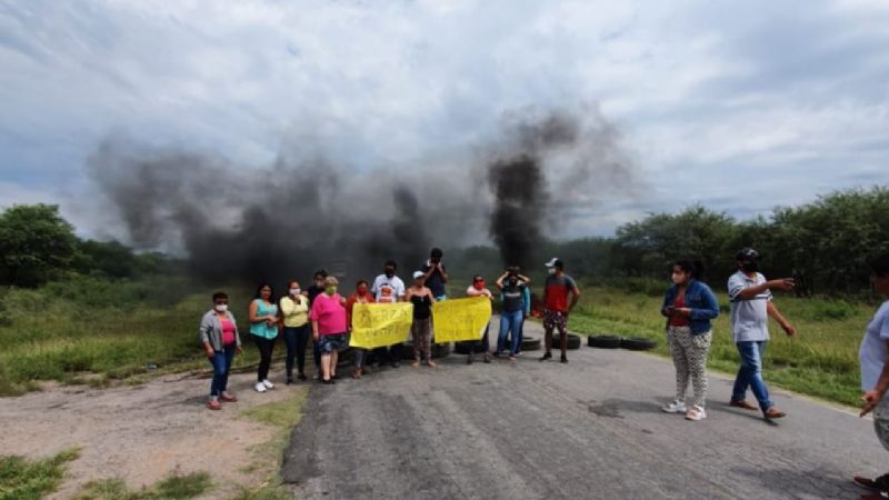 Vecinos cortan ruta por la “baja” del delegado municipal