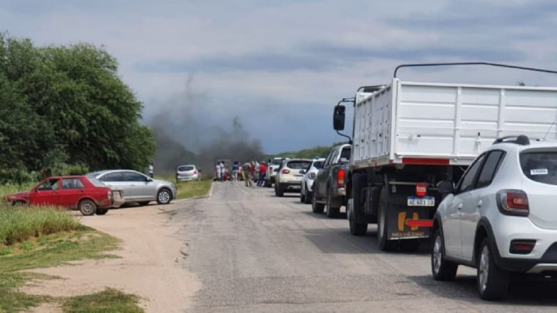 Vecinos cortan ruta por la “baja” del delegado municipal