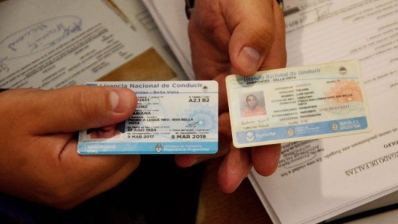 Desbaratan una banda vendía licencias de conducir falsas por 5 mil pesos
