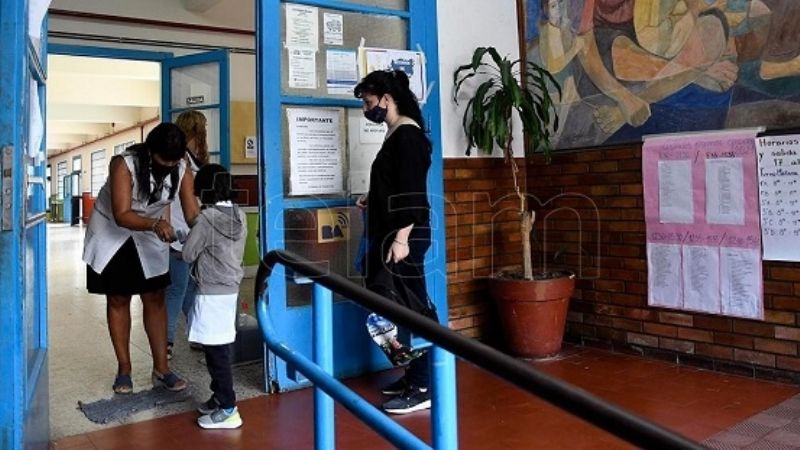 Inicia la campaña de vacunación contra el coronavirus para los docentes