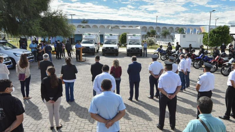 Jalil entregó nuevas unidades móviles para Salud y Seguridad