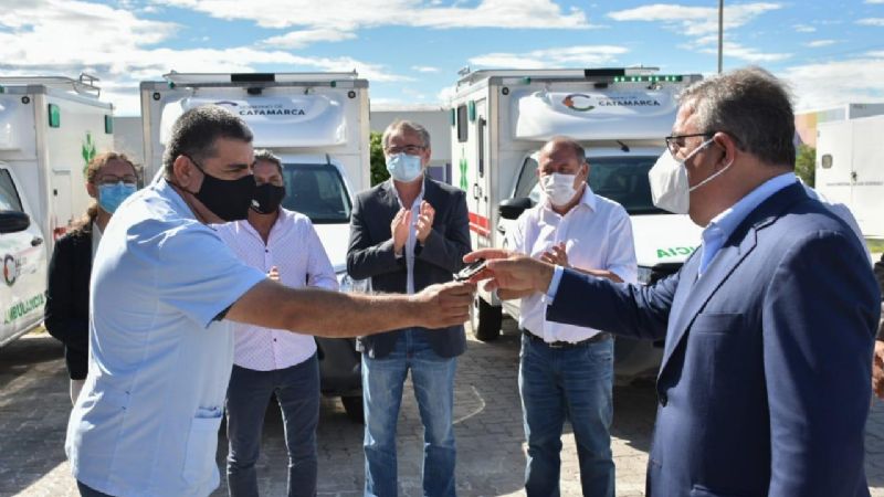 Jalil entregó nuevas unidades móviles para Salud y Seguridad