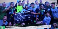 ESTUDIANTES DE SAN LUIS festejando con el cheque de los 675 mil pesos, por el pase a los 16vos. de final, en la Copa Argentina.