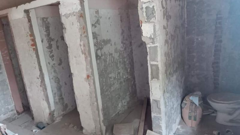 Baños en peligro de derrumbe en la Escuela Secundaria de Icaño