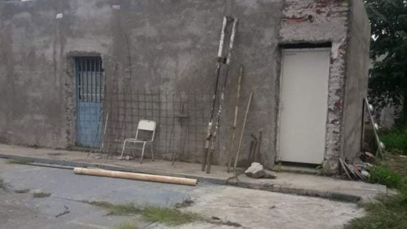 Baños en peligro de derrumbe en la Escuela Secundaria de Icaño