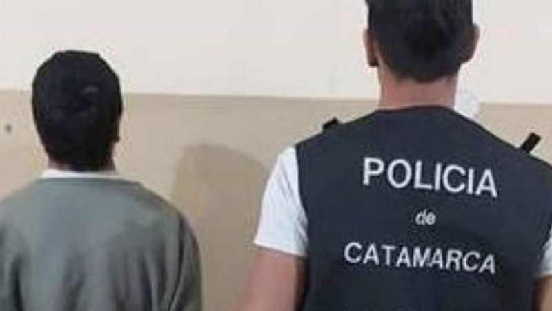 Se negó a identificar e insultó a policías