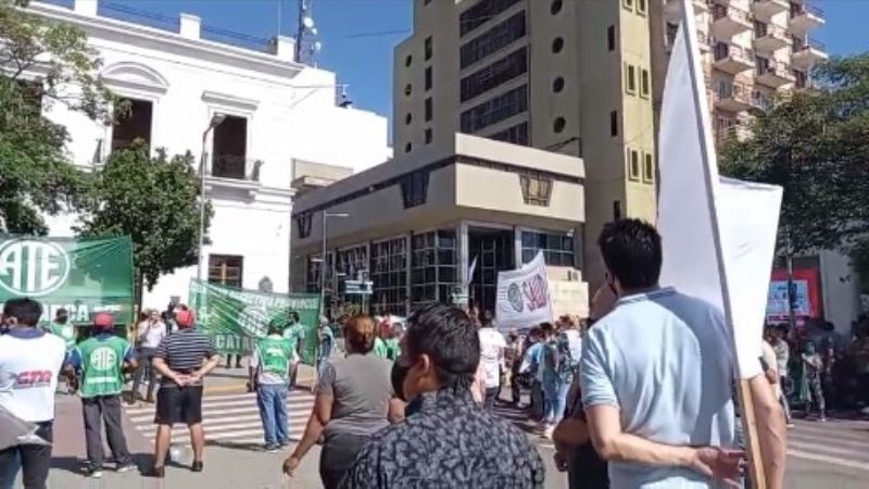 Movilización de gremios por un aumento superior al del Gobierno