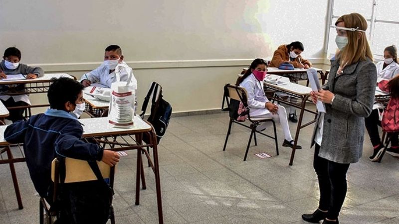 Arranca la inscripción de docentes para la vacunación contra el COVID-19
