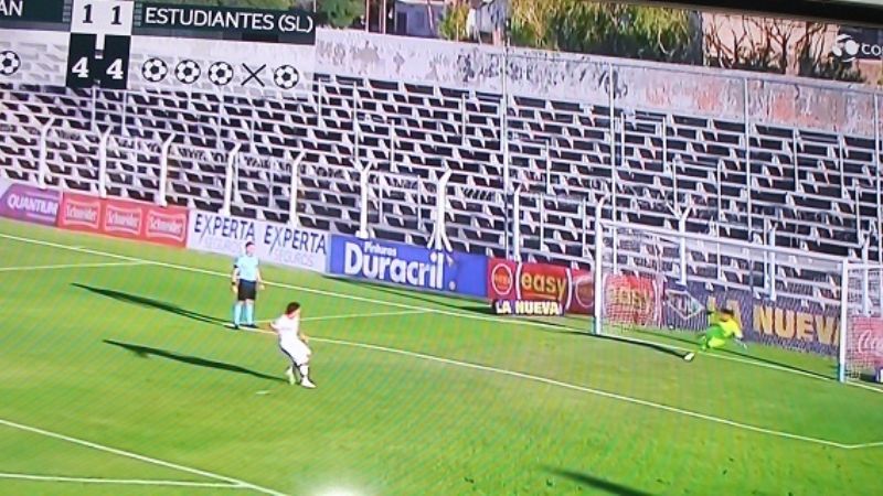 Estudiantes de San Luis eliminó a Huracán en la Copa