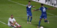 LUCERO Y JANSON festejan el primero de Vélez ante Argentinos.