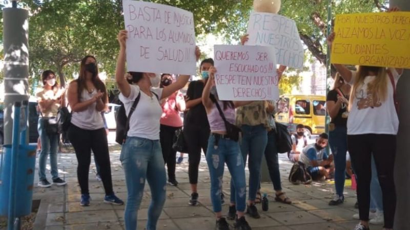Protesta de alumnos de Ciencias de la Salud