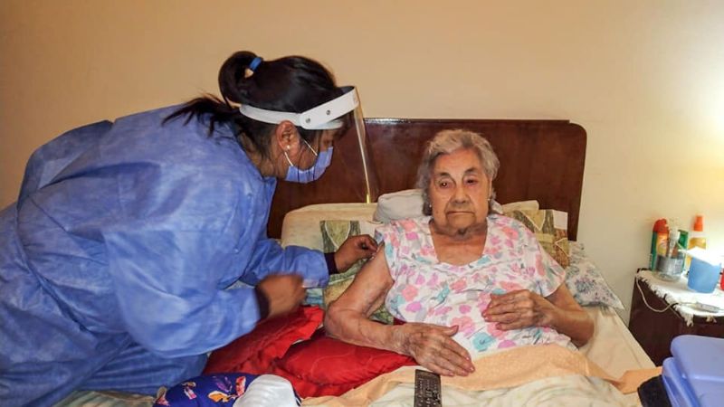 Un total de 271 abuelos se vacunaron en la primera etapa en Tinogasta