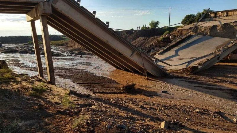 Se partió un puente en la Ruta 40, en Mendoza