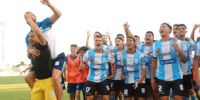 RACING DE CÓRDOBA celebrando el ascenso al Federal A, después de dos años en los regionales.