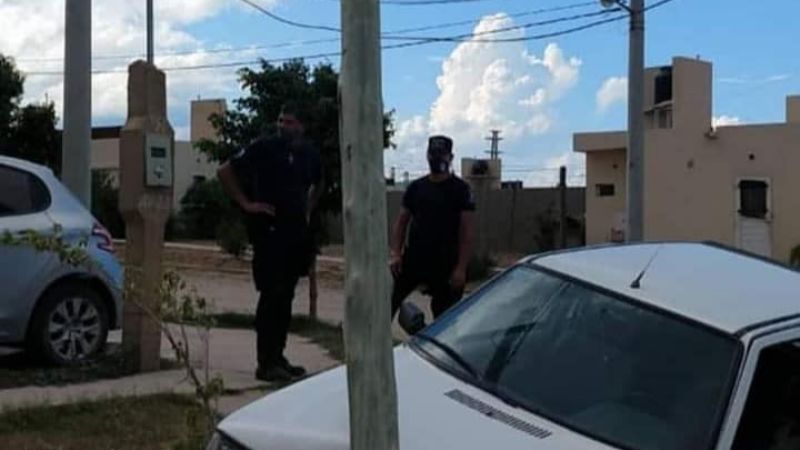 Chocó contra un poste y dejó sin energía a Valle Chico