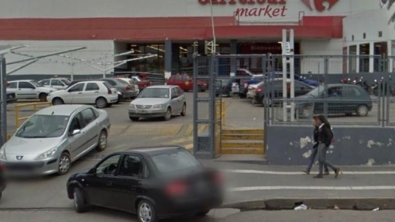 Mujer fue armada a robar en un supermercado