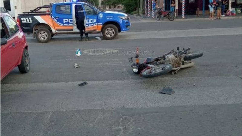 Chocaron una moto y un auto