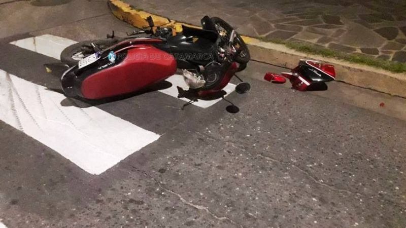 Motociclista se estrelló contra una camioneta en esquina del centro
