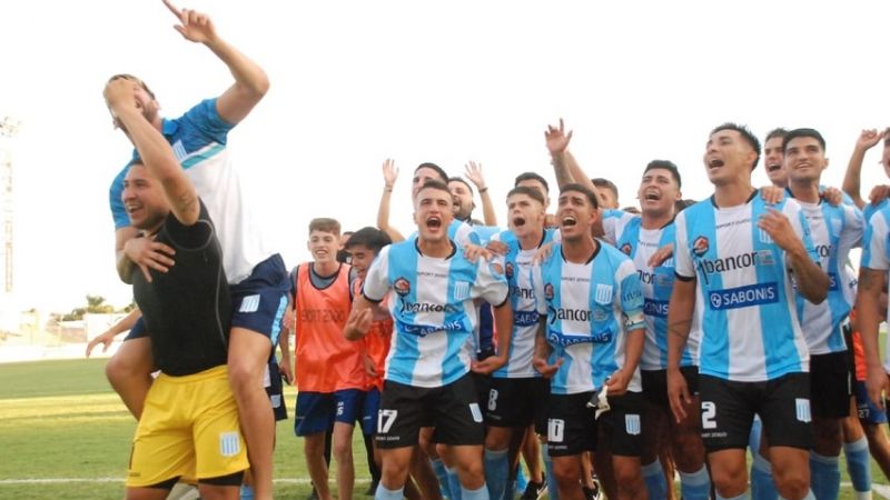 Racing de Córdoba ascendió, en medio de un final escandaloso