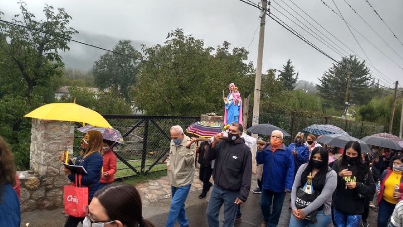 Bajo la lluvia, honraron a la Virgen de la Candelaria