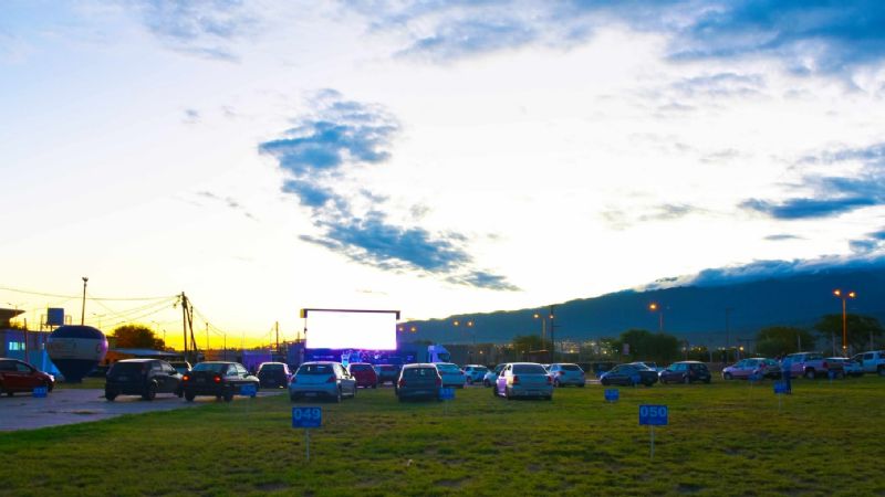 Continúa jueves y viernes el Autocine del Predio Ferial