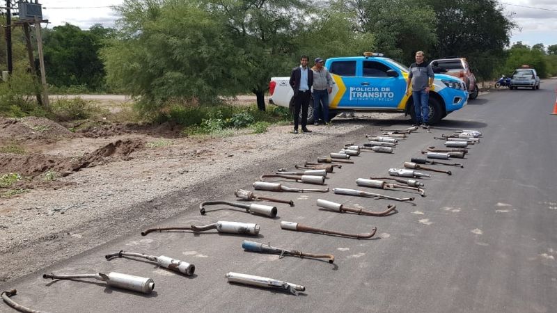 Destruyeron caños de escape de motos ruidosos