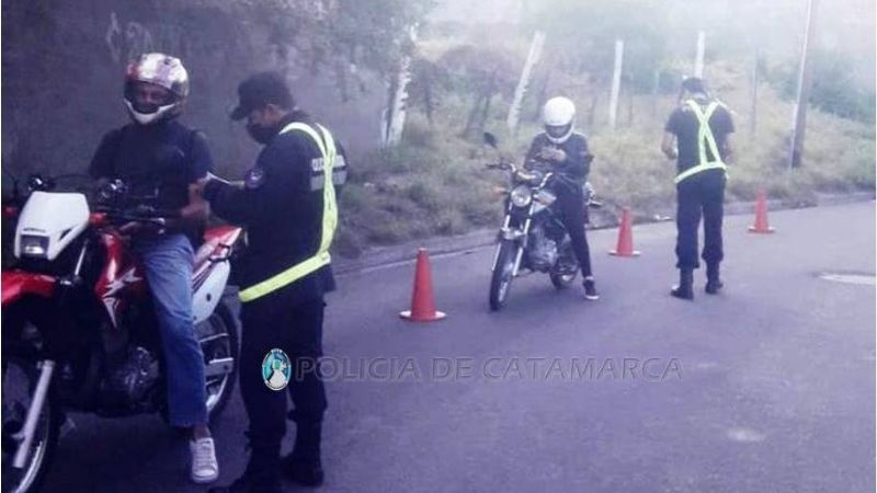 Secuestran 25 vehículos en controles y notifican a 10 personas