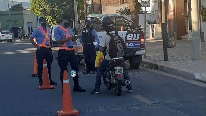 Secuestran 25 vehículos en controles y notifican a 10 personas