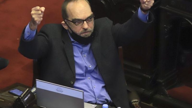 Denunciaron penalmente a Iglesias por enriquecimiento ilícito