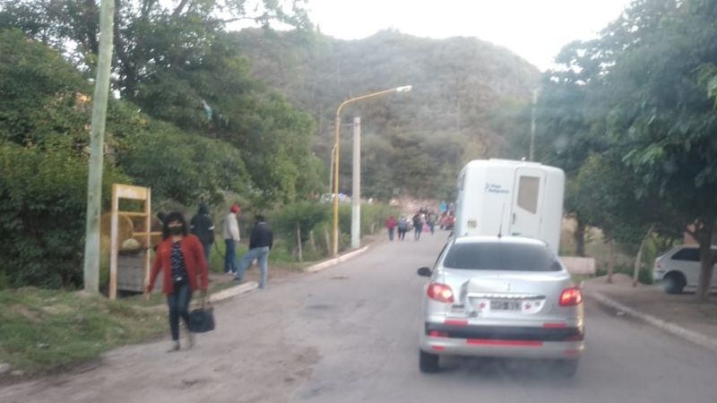 Corte de ex mineros en la ruta 40, en Belén