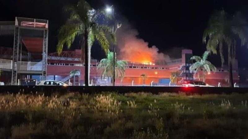 Impactante incendio en el autódromo de las Termas de Río Hondo