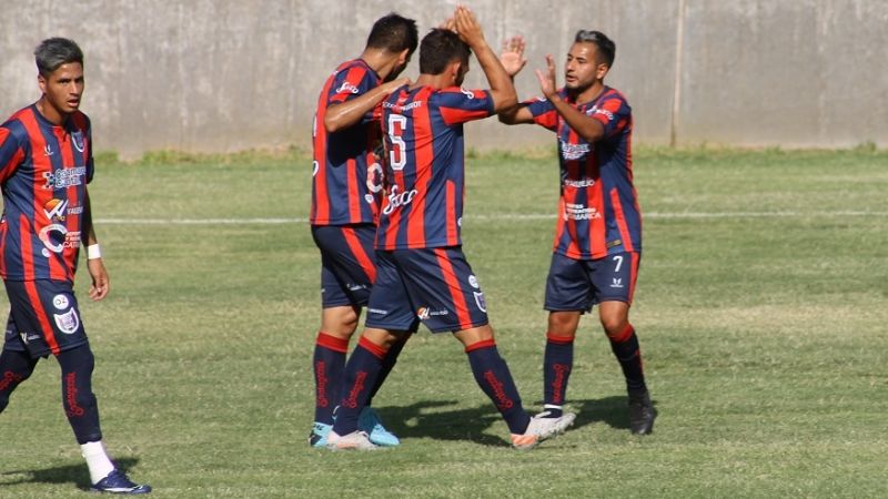 San Lorenzo goleó a Vélez e irá a Córdoba por Racing
