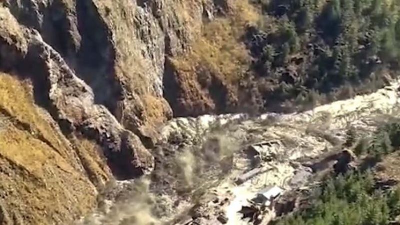 Desaparecen 200 personas tras la ruptura de un glaciar en el Himalaya