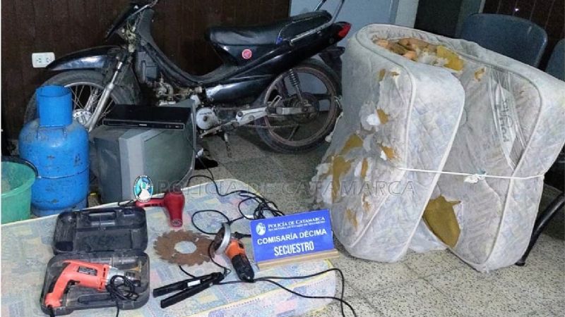 Detienen a dos mujeres por un robo y el cómplice huyó