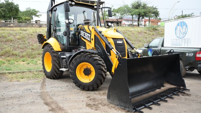 Nuevos vehículos y máquinas para optimizar los servicios en la Capital