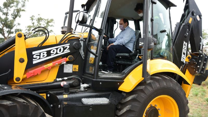 Nuevos vehículos y máquinas para optimizar los servicios en la Capital