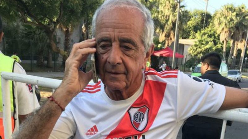 Gesto de River con los jugadores del “Depro”