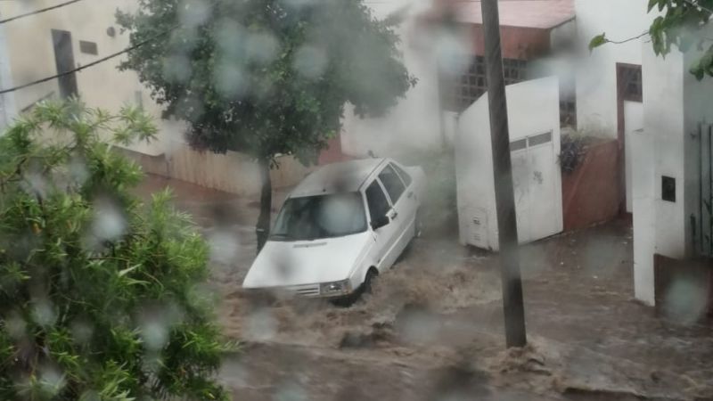 Fotos y videos de los inconvenientes provocados por la torrencial lluvia