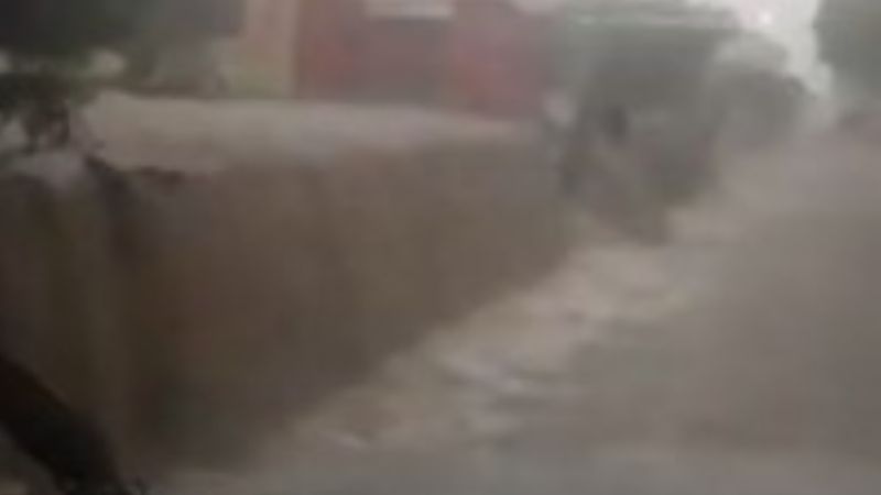 Impresionante: las cataratas de la avenida Mariano Moreno