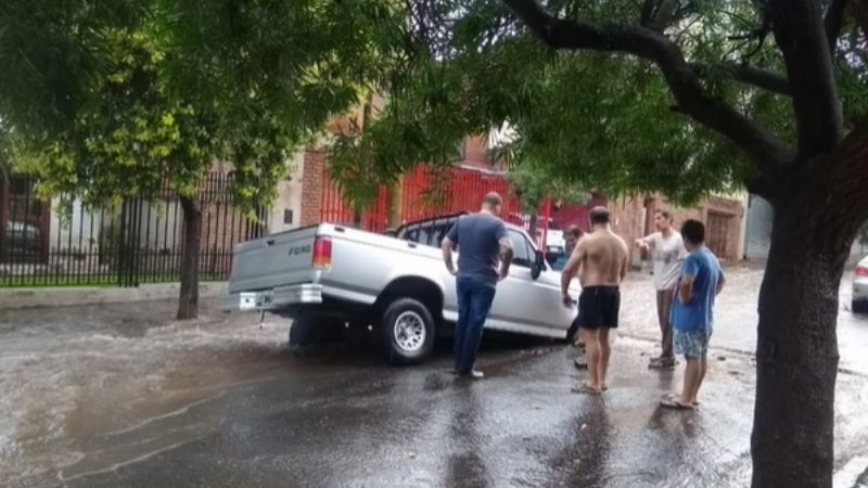 Fotos y videos de los inconvenientes provocados por la torrencial lluvia
