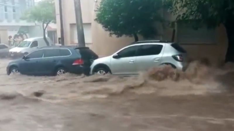 Fotos y videos de los inconvenientes provocados por la torrencial lluvia