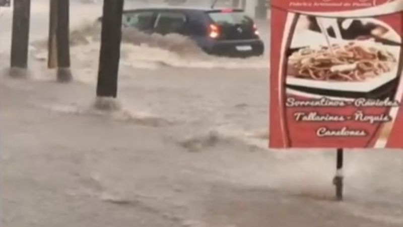 Fotos y videos de los inconvenientes provocados por la torrencial lluvia