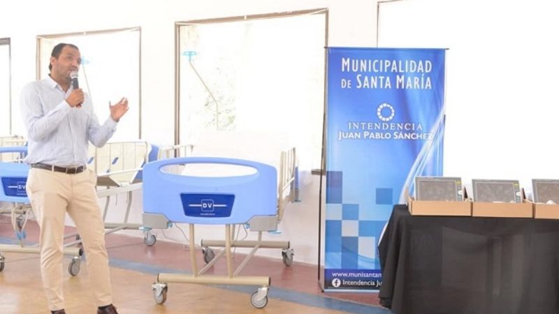 Sánchez presentó equipamiento para Salud